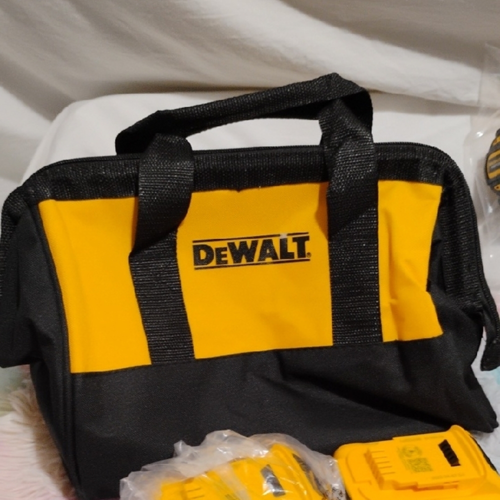 SALE! NWOT DeWalt 20V Max Hammer Drill Driver Multiple Speed 2Batteries Charger - Picture 11 of 12